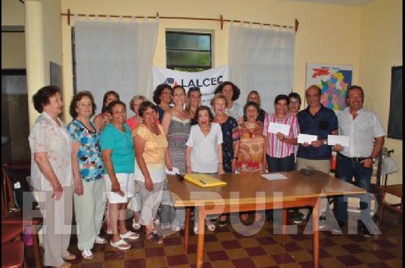 Directivos y ganadores de la rifa anual de LALCEC 