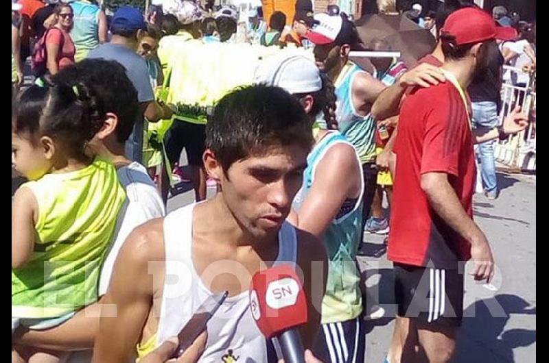 Gustavo y Cecilia Fernaacutendez se<br> destacaron en la maratoacuten San Silvestre