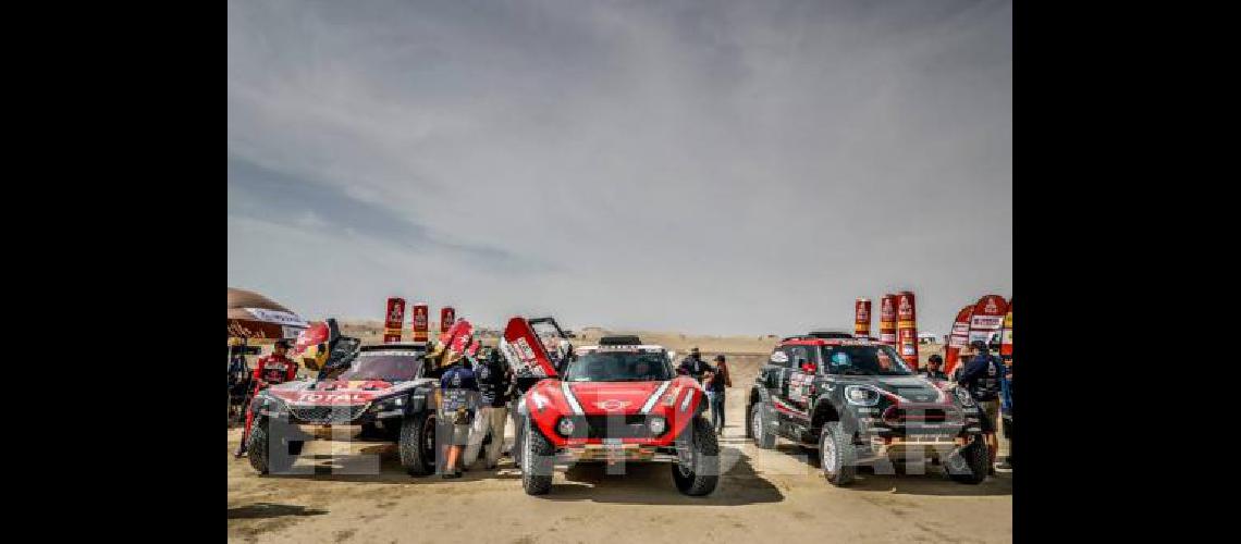 Tres en acciÃ³n en coches- Carlos Sainz Mikko Hirvonen y el argentino Orlando Terranova en el inicio del rally mÃ�s duro del mundo 