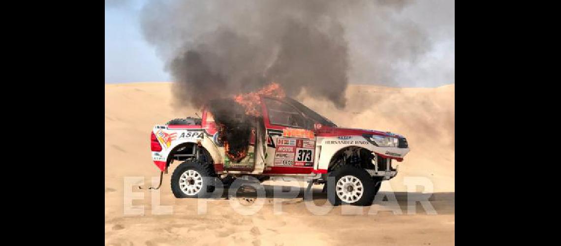 Alicia Reina relatÃ³ el momento vivido con el incendio de su camioneta situaciÃ³n que la obligÃ³ a abandonar el Dakar 2018 