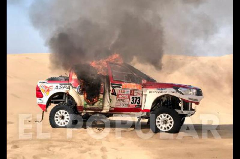 Alicia Reina relatÃ³ el momento vivido con el incendio de su camioneta situaciÃ³n que la obligÃ³ a abandonar el Dakar 2018 