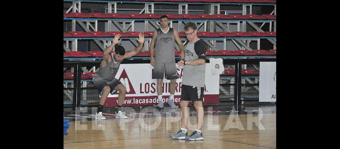 Estudiantes tendrÃ esta noche su primera presentaciÃ³n al mando del director tÃ©cnico paranaense Juan JosÃ© Siemienczuk 