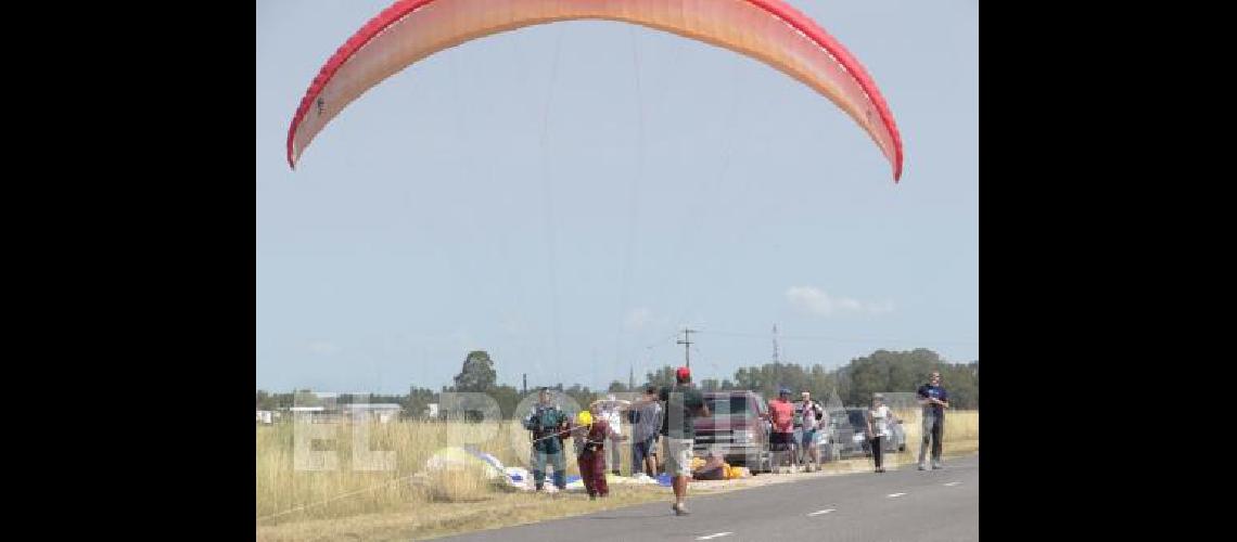 Hoy finalizarÃ� la Semana del Cross el tradicional encuentro de parapentes en La Madrid 