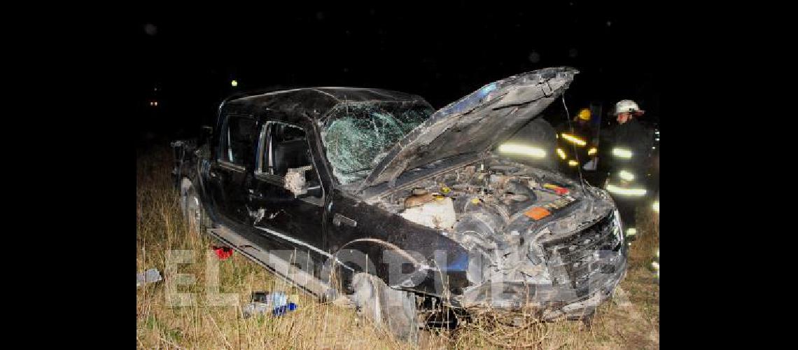 La camioneta muestra los signos en tren delantero y techo 