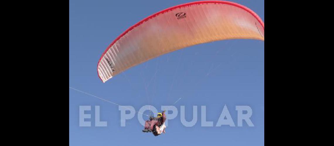 En la Semana del Cross que se realiza en La Madrid participan parapentistas de todo el paÃ­s 