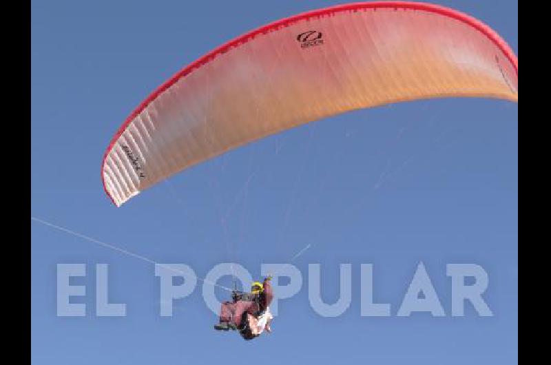 En la Semana del Cross que se realiza en La Madrid participan parapentistas de todo el paÃ­s 