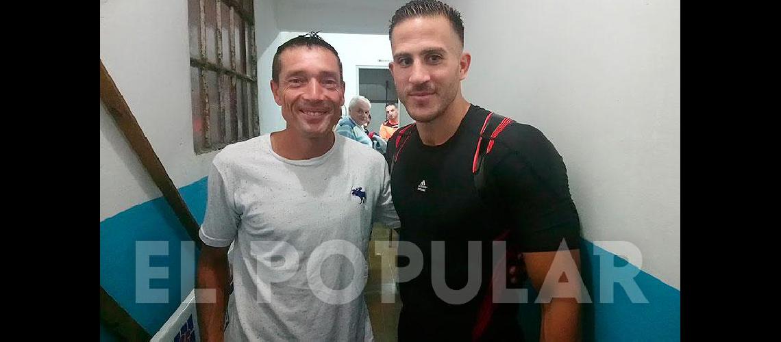 Claudio Elichiri y Bruno Amiconi el viernes en la cancha de Ferro 