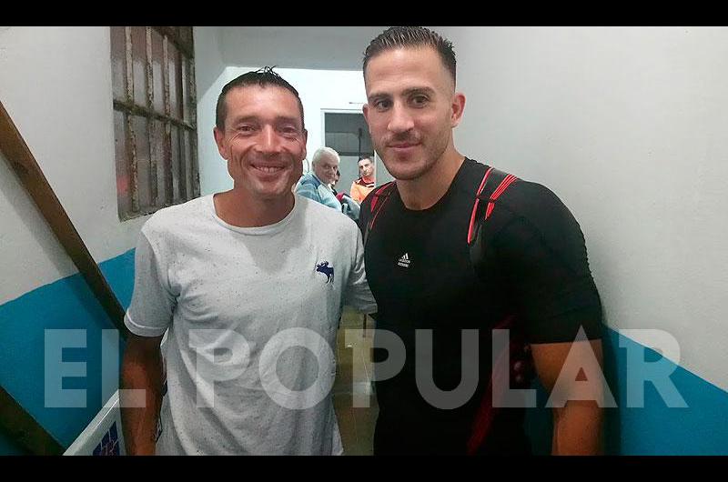 Claudio Elichiri y Bruno Amiconi el viernes en la cancha de Ferro 