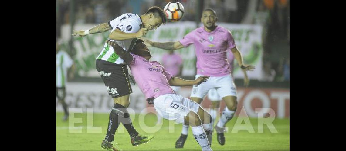 Banfield lo ganaba pero su serie se complicÃ³ con un gol en el final 