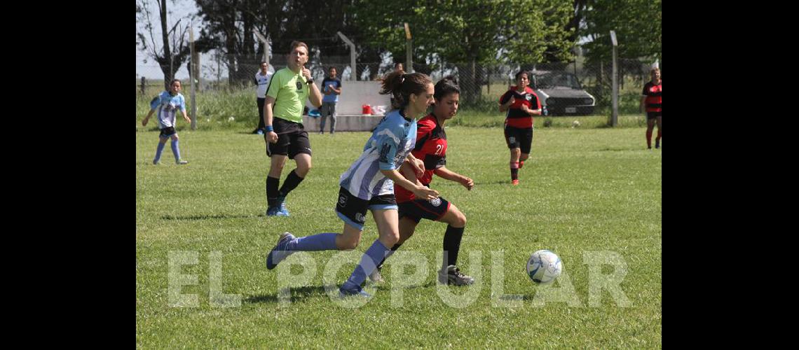 Ferro incorpora fuacutetbol femenino para las maacutes chicas