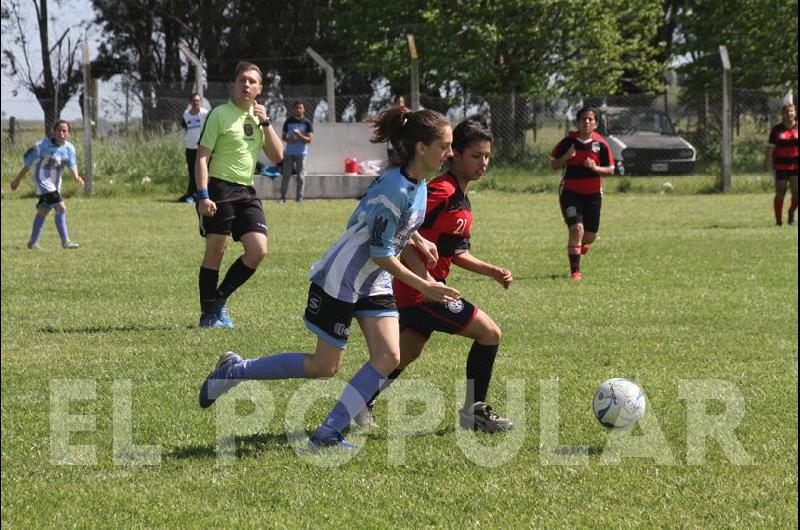 Ferro incorpora fuacutetbol femenino para las maacutes chicas