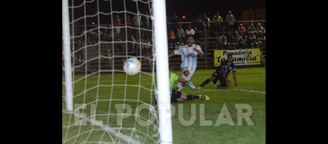 JosÃ© Luis Vivas celebra su gol y enciende una esperanza que despuÃ©s no se concretÃ³ 