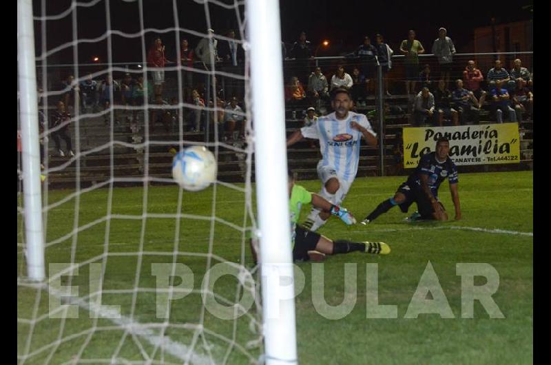 JosÃ© Luis Vivas celebra su gol y enciende una esperanza que despuÃ©s no se concretÃ³ 