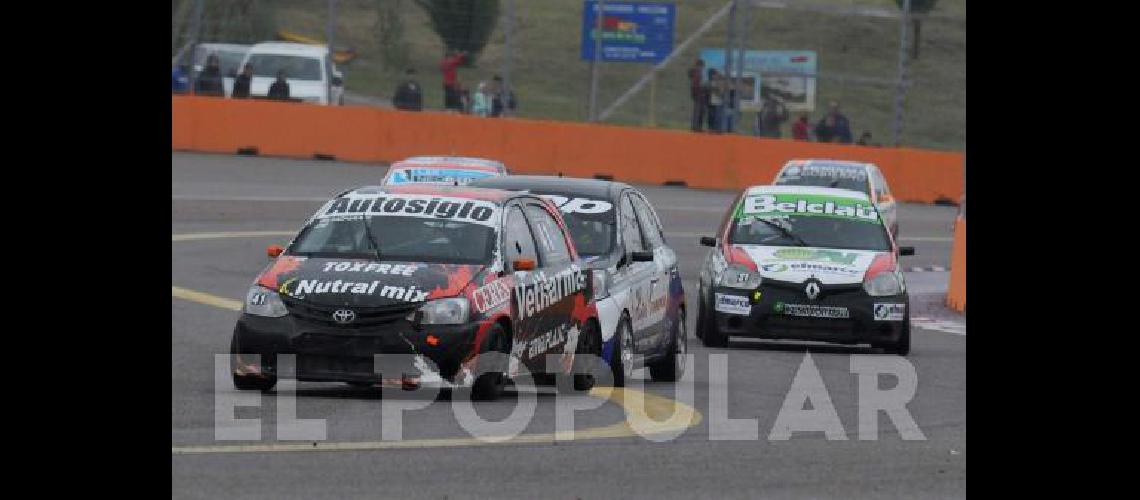 AgustÃ­n Herrera (a la derecha) buscarÃ� hoy un buen debut en Potrero de los Funes 