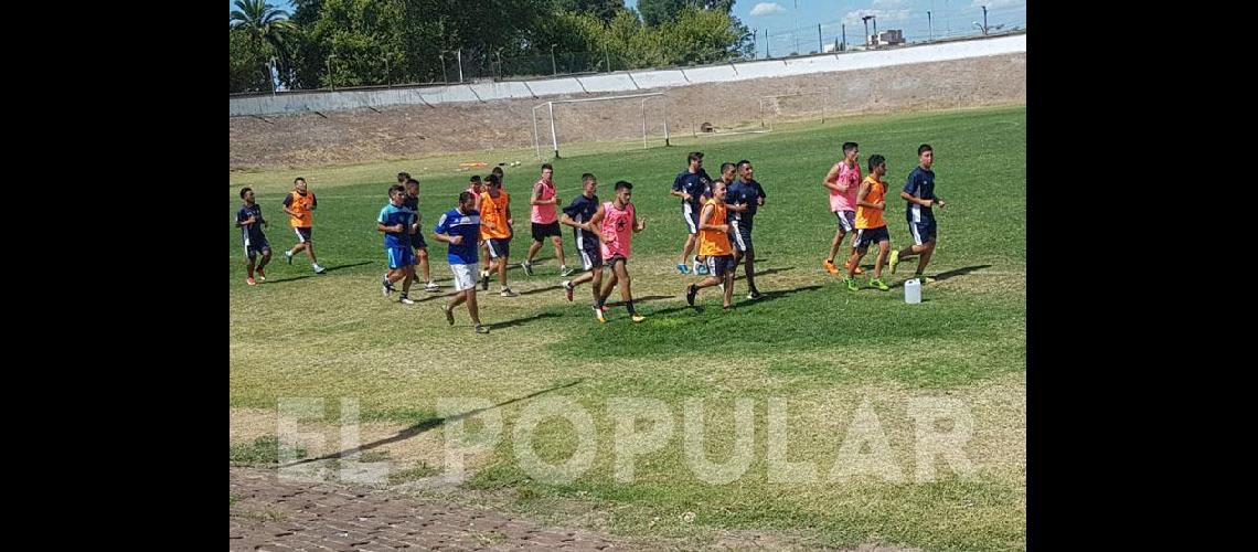 Racing jugoacute un amistoso con Estudiantes