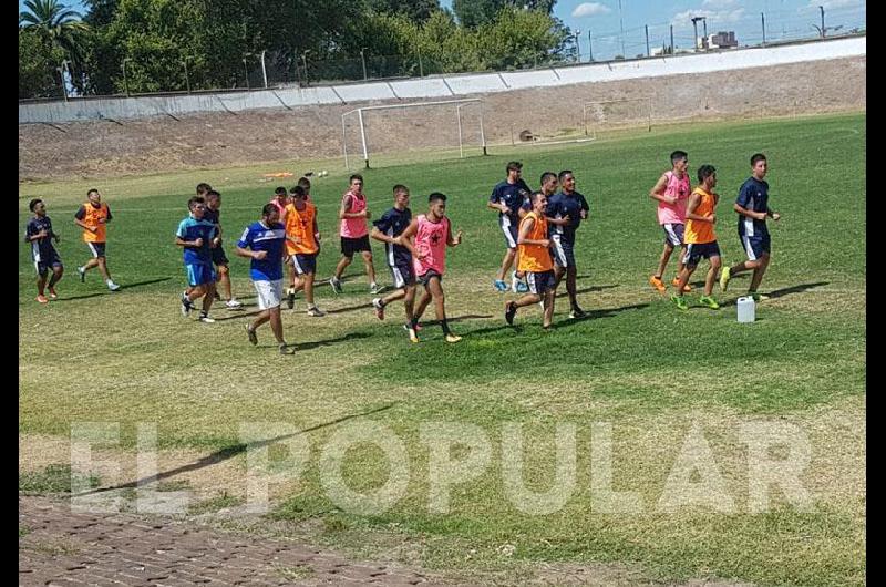 Racing jugoacute un amistoso con Estudiantes