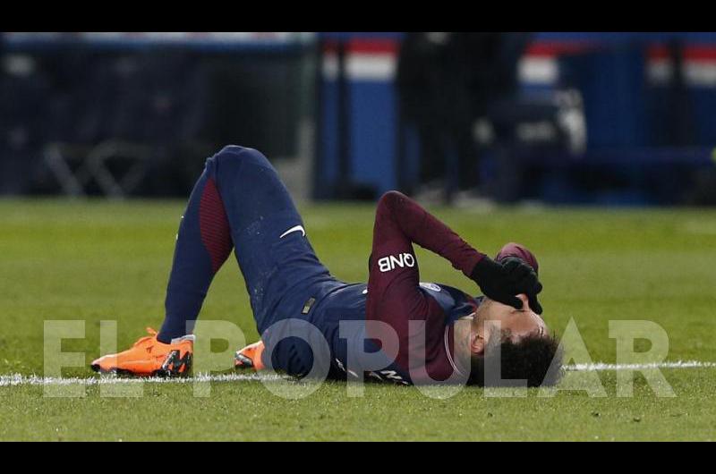 Operan a Neymar y estaraacute semanas out