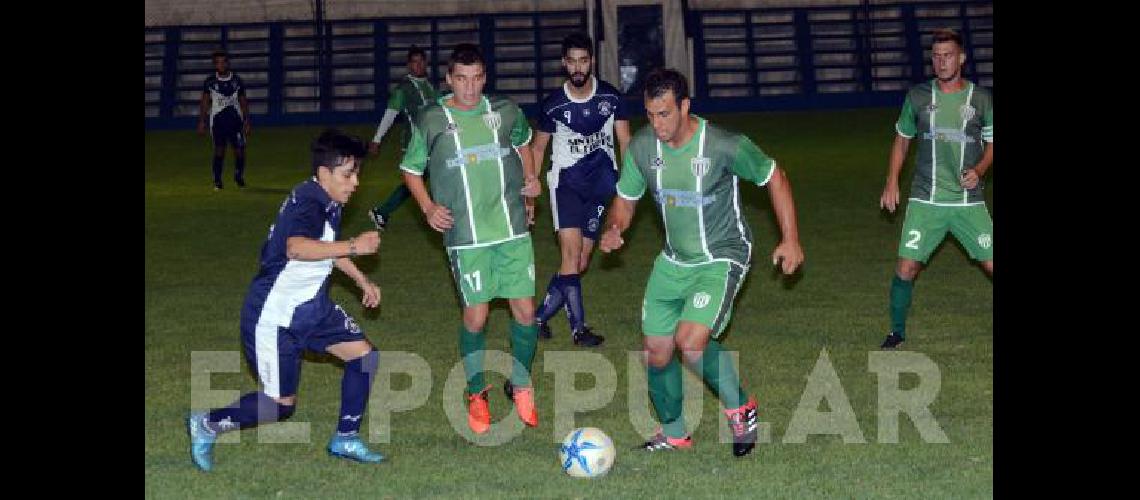 AtlÃ©tico Hinojo comenzÃ³ el torneo con una victoria ante El FortÃ­n 