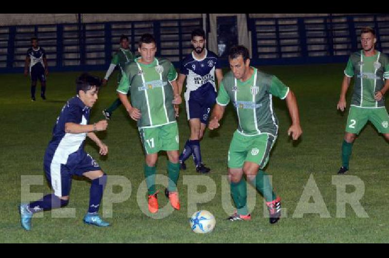 AtlÃ©tico Hinojo comenzÃ³ el torneo con una victoria ante El FortÃ­n 