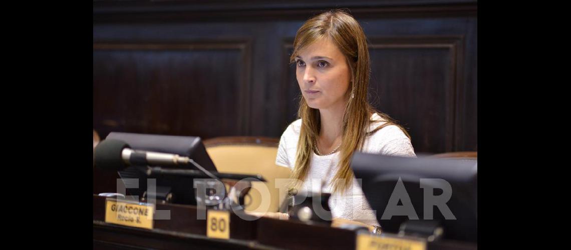 La diputada Giaccone presentoacute un proyecto para que los clubes no paguen el aumento