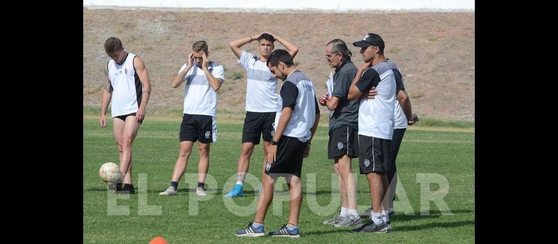 Estudiantes se entrenÃ³ este viernes en el Estadio Central Foto- Claudio MartÃ­nez