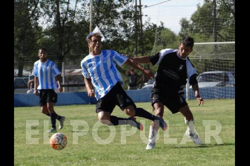 Pasaje del partido que Racing de La Madrid le ganÃ³ a su similar de LÃ­bano 