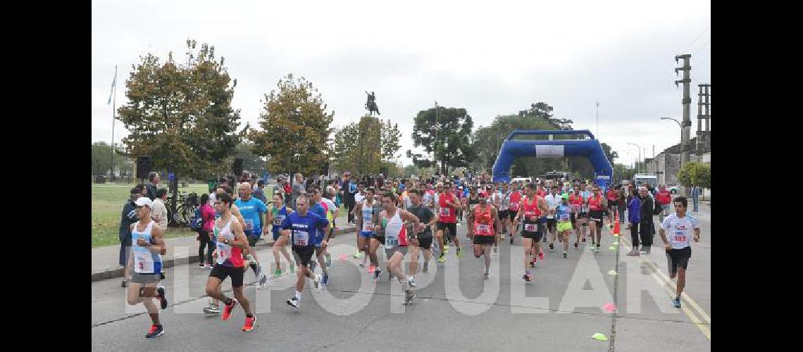 Una buen nÃºmero de atletas tomaron parte de la ediciÃ³n 2018 de la MaratÃ³n Malvinas el lunes 2 de abril 