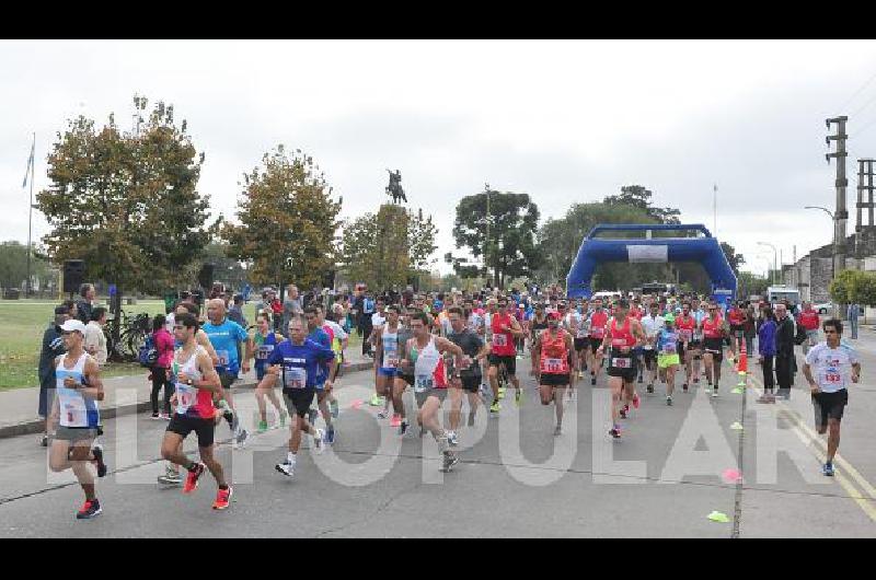 Una buen nÃºmero de atletas tomaron parte de la ediciÃ³n 2018 de la MaratÃ³n Malvinas el lunes 2 de abril 