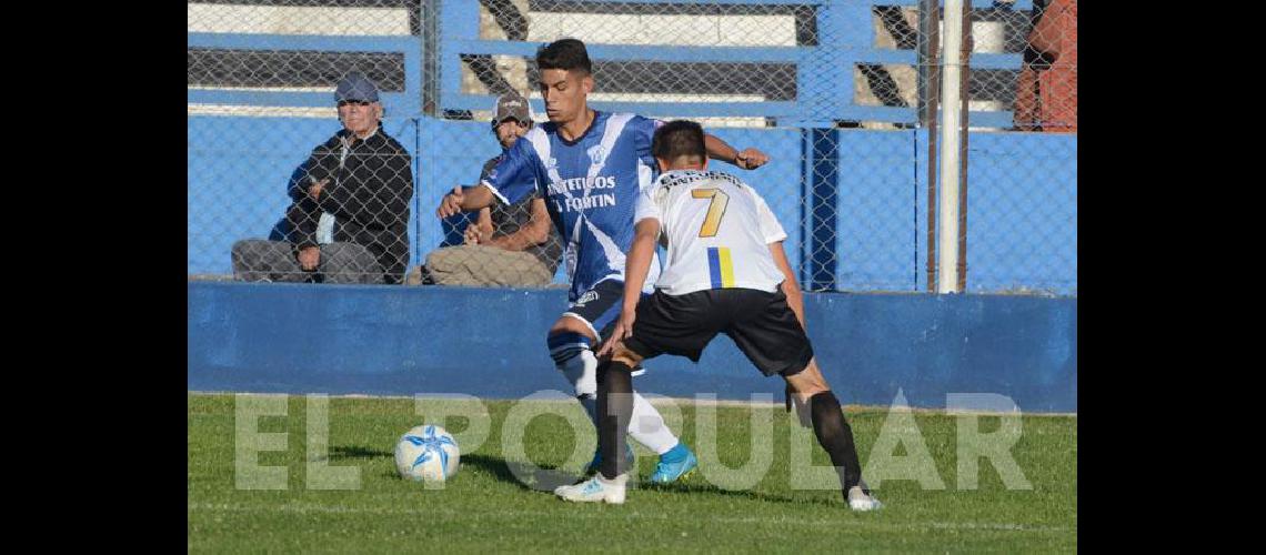 Estudiantes ganoacute en Azul y El Fortiacuten perdioacute ante Newbery