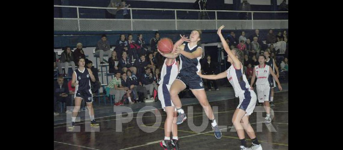 OlavarrÃ­a debutÃ³ ayer con una victoria en el gimnasio de Racing A Club 