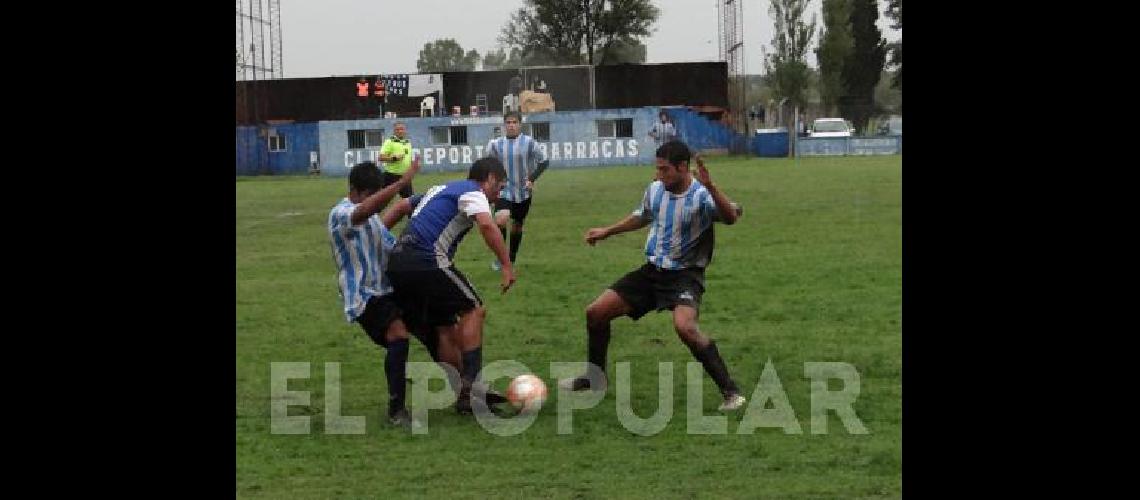 En un partido de locos Barracas y Racing empataron 3 a 3 