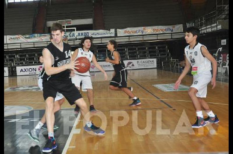 Estudiantes Blanco recibiÃ³ a Estudiantes Negro en cuatro categorÃ­as 