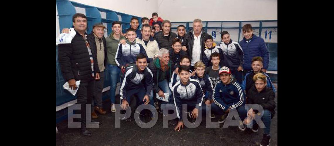 La primera visita fue a Racing luego pasaron por Embajadores 