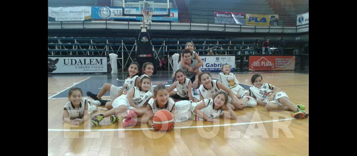 Las gallitas recibieron a Racing de La Madrid