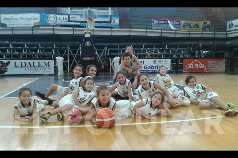 Las gallitas recibieron a Racing de La Madrid