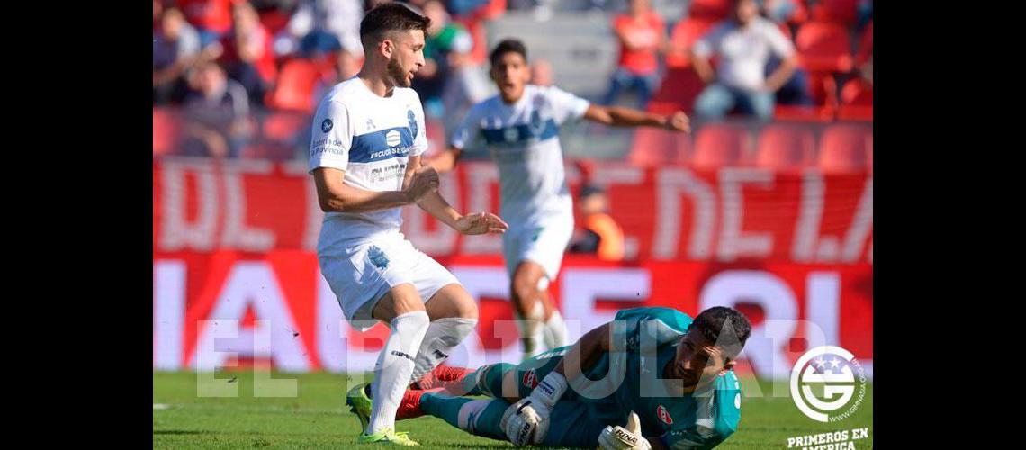 Ezequiel Bonifacio empieza su festejo tras anotar el gol del empate ante Independiente Fotos- prensa GELP