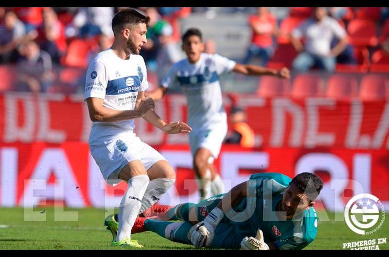 Ezequiel Bonifacio empieza su festejo tras anotar el gol del empate ante Independiente Fotos- prensa GELP