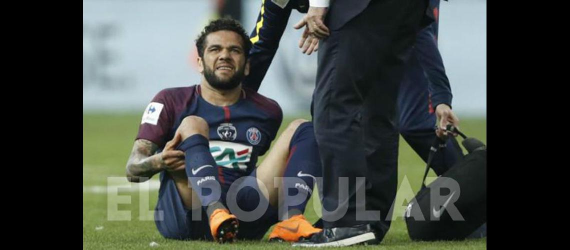 Alves estaacute afuera