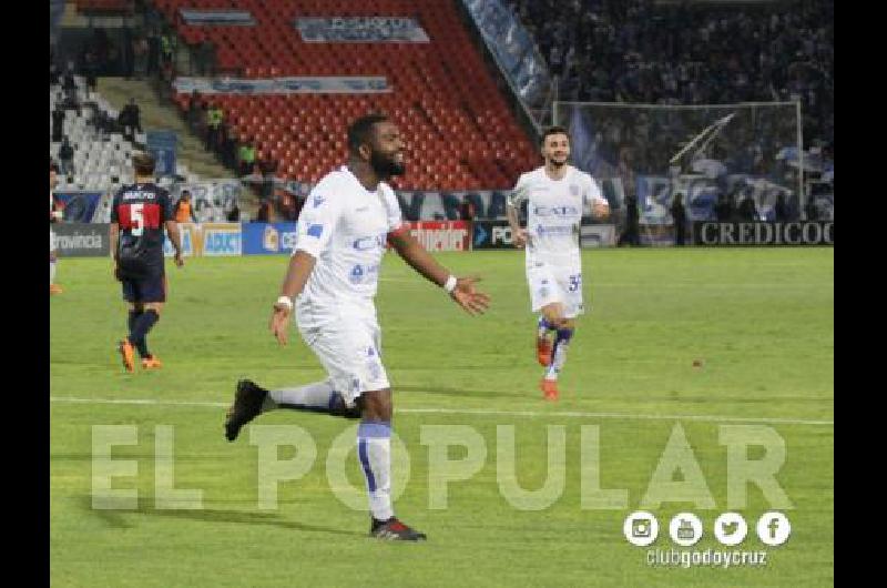 Santiago GarcÃ­a una vez mÃs marcÃ³ uno de los goles de Godoy Cruz 