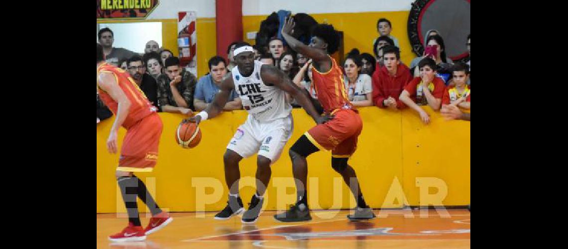 El equipo estudiantil perdiÃ³ anoche en Plottier y ahora gana 2 a 1 en la serie de playoffs 