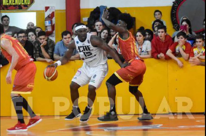 El equipo estudiantil perdiÃ³ anoche en Plottier y ahora gana 2 a 1 en la serie de playoffs 