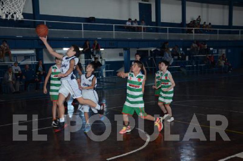 Racing A Club recibiÃ³ a Las Flores BÃsquetbol en el Parque OlavarrÃ­a 