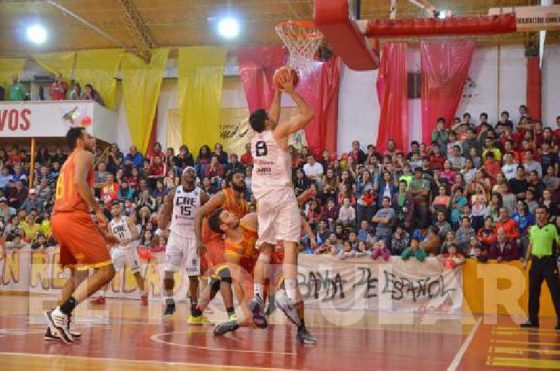 El equipo estudiantil cayÃ³ anoche 87-82 en el Gimnasio El Templo de Plottier 