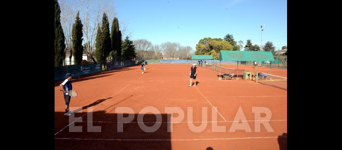 Habraacute actividad en Racing