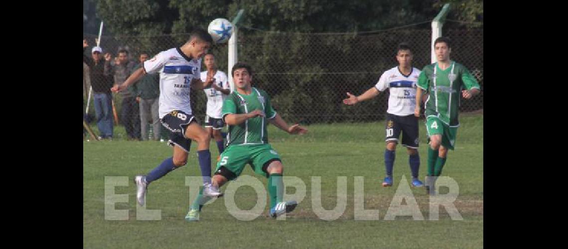 AtlÃ©tico Hinojo ganÃ³ en su estadio Con el triunfo se mantiene a dos de Estudiantes 