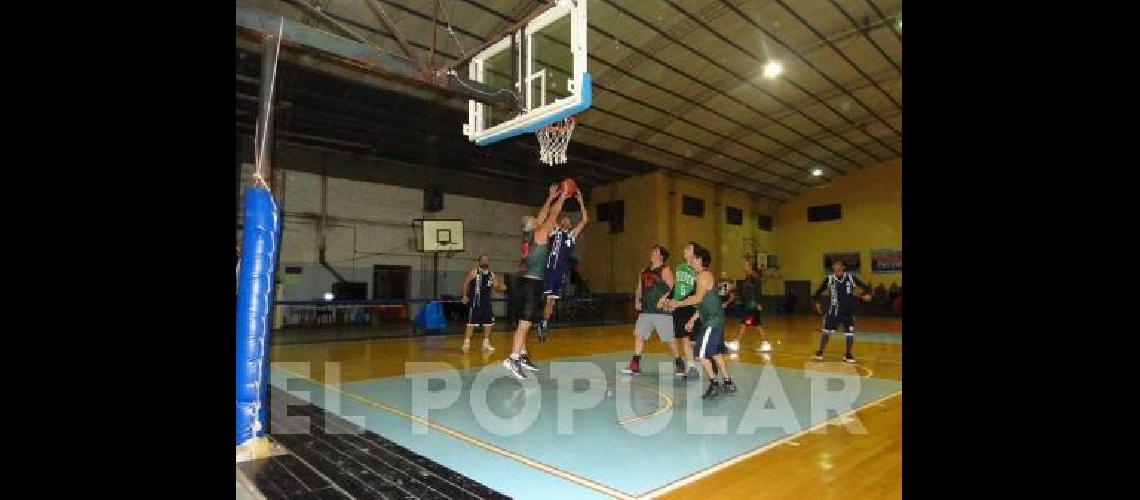 Partido de playoff entre Racing de La Madrid y Pueblo Nuevo 