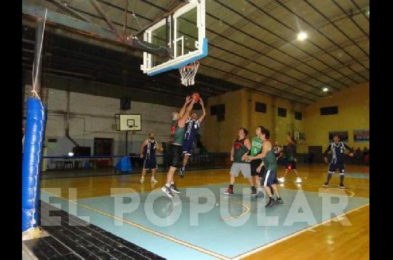 Partido de playoff entre Racing de La Madrid y Pueblo Nuevo 