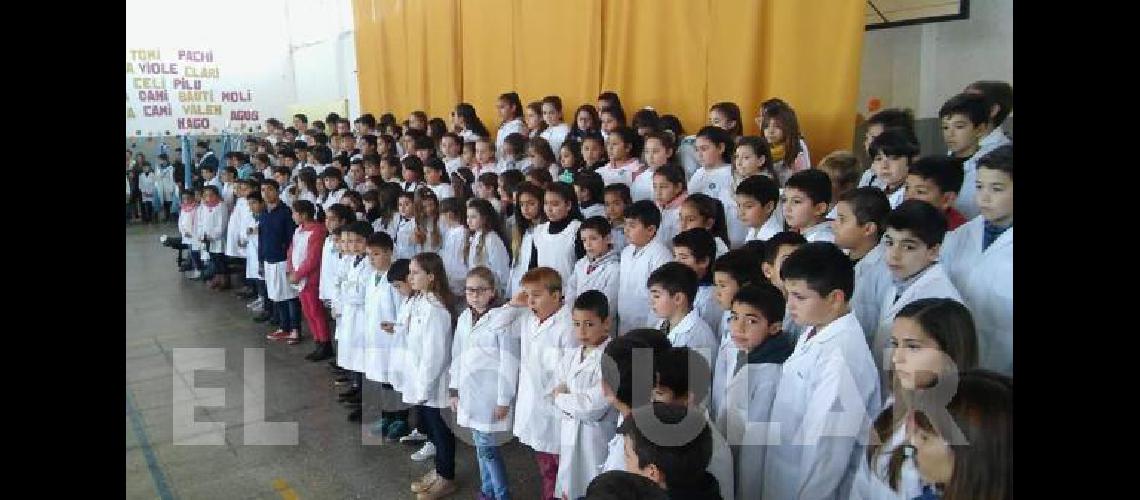 Alumnos de 4Âº aÃ±o realizaron la promesa a la bandera 