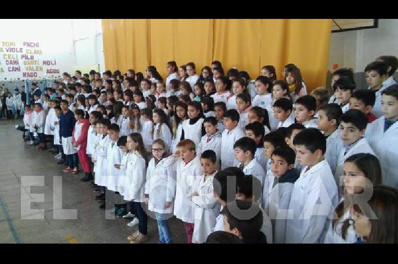 Alumnos de 4Âº aÃ±o realizaron la promesa a la bandera 