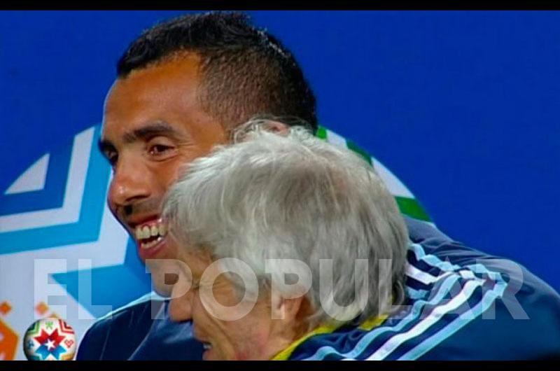 Tevez apoyoacute la eleccioacuten de Pekerman